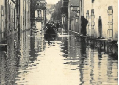 Rue Brémont d'Ars à Quimperlé en 1925, ancienne carte postale