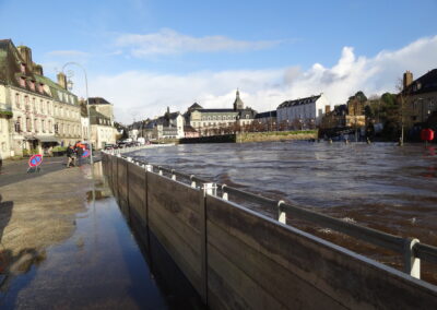 Crue de la Laïta contenue par les barrières anti-inondation du Quai Brizeux à Quimperlé_décembre 2019 © SMBSEIL
